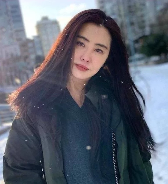 “山寨版王祖贤”：只有17岁，街头卖鱼走红，赚钱补贴家用-老蔡源码网